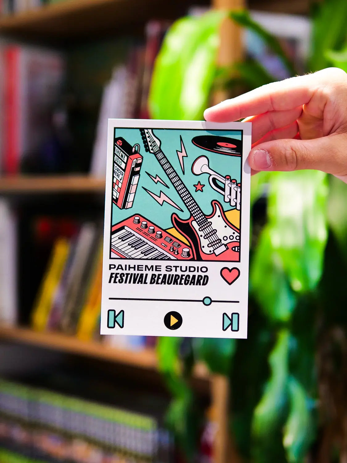 Carte postale Polaroid Instruments Festival Beauregard, mise en situation