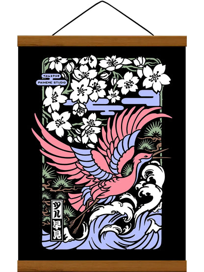 Estampe japonaise représentant une grue en plein vol aux nuances de rose, lilas et blanc sur fond noir, encadré avec des baguettes
