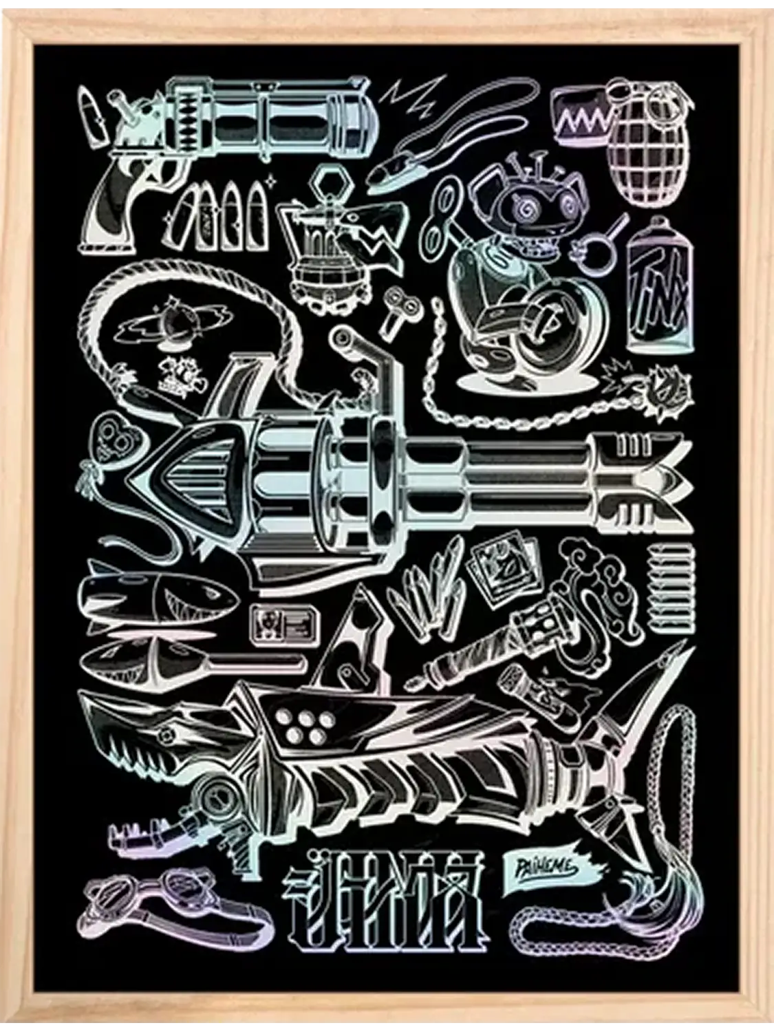 Affiche Jinx inspirée d’Arcane, illustration graphique sur fond noir avec armes, gadgets et accessoires en holographique. Encadrée