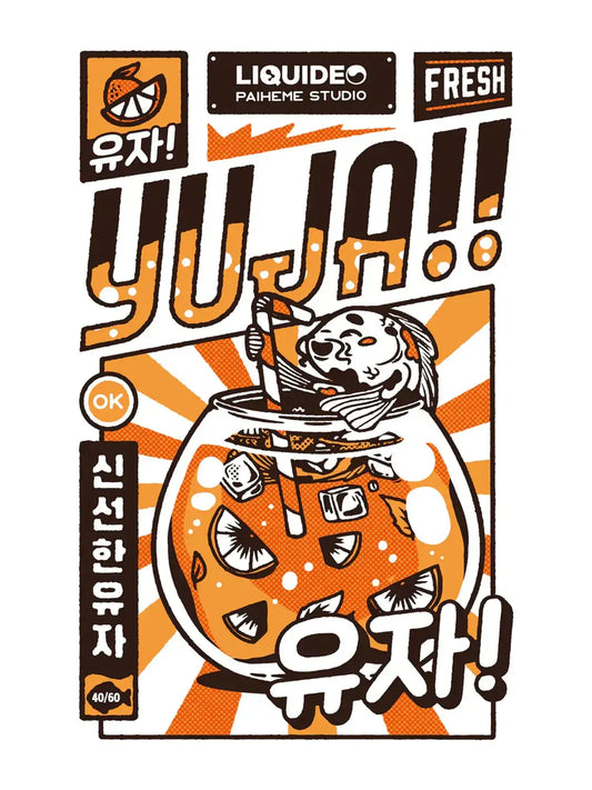 Verre de boisson au yuja garni de glaçons et de quartiers d’agrume, surmonté d’un personnage gourmand dans une composition rétro orange et brune.