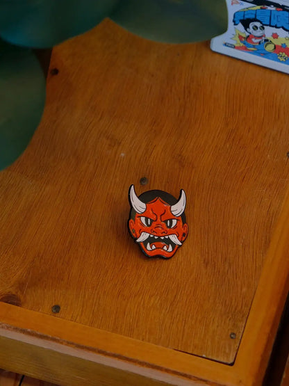 Pin's japonais originaux Oni Man, dos avec fermoir