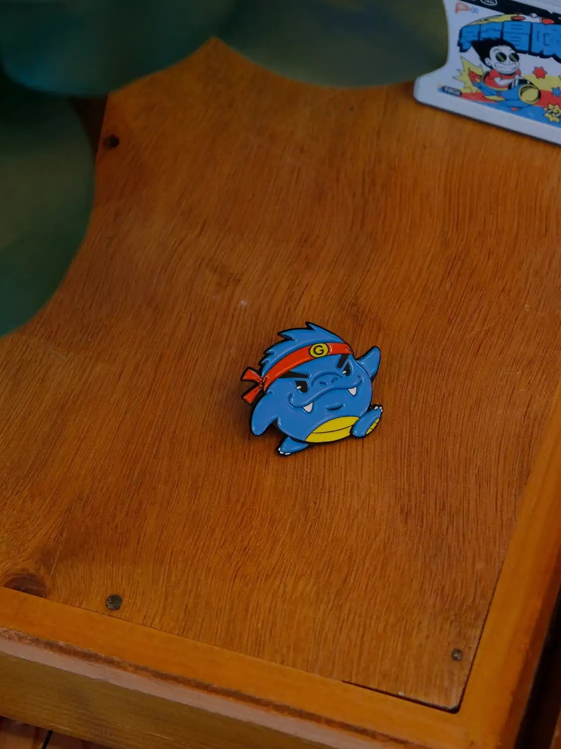 Pin's japonais Pocket Kaiju, dos avec fermoir