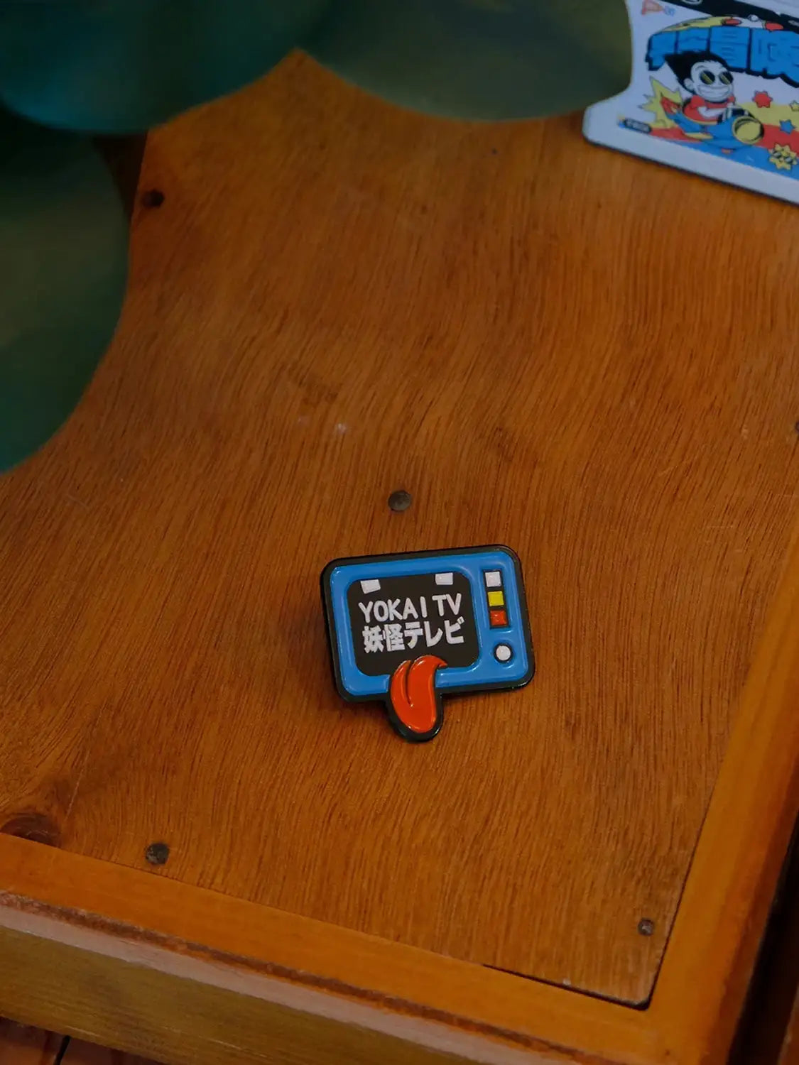 Pin's du Japon Yokai TV, dos avec fermoir