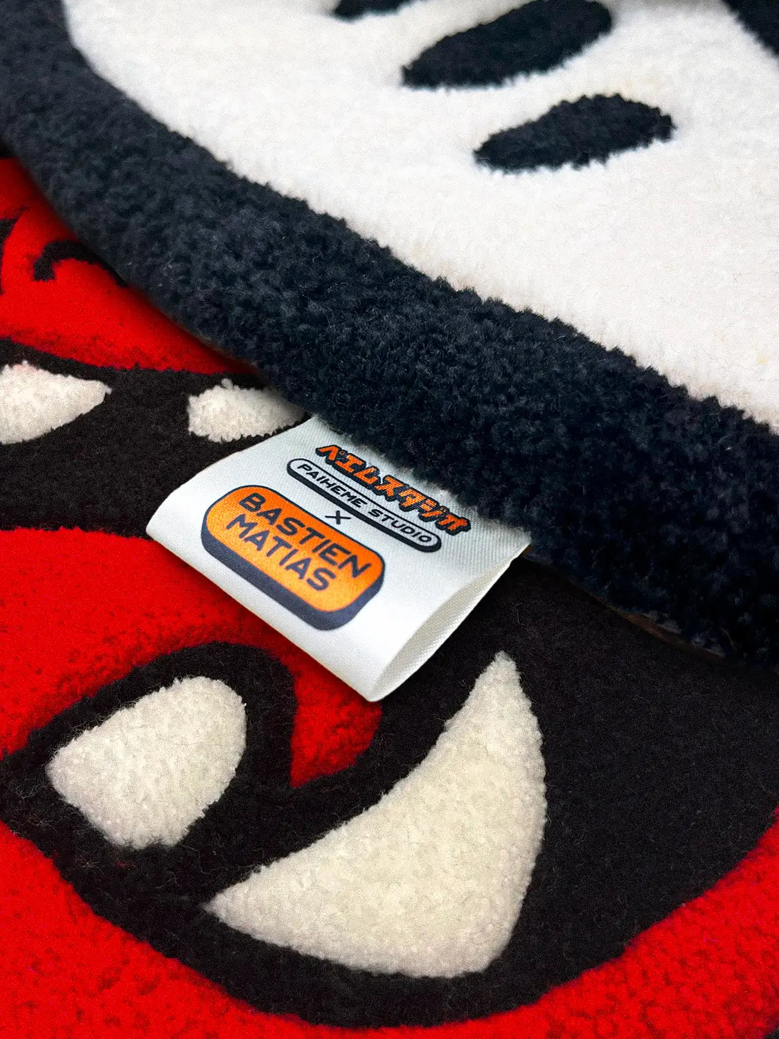 Tapis tufté ONI MAN, zoom sur le tuftage